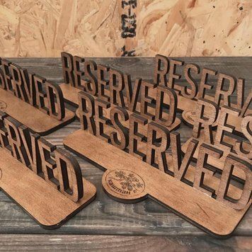 Табличка Reserved з круглим логотипом на підставці 20см 5мм 2614 фото