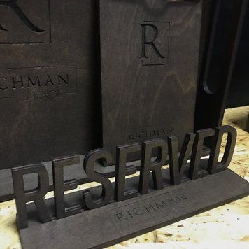 Табличка Reserved об'ємні літери на підставці 15см 5мм 2453 фото